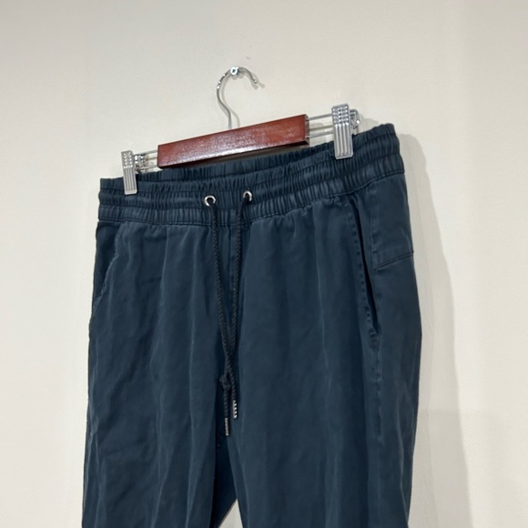 Women navy cargo joggers pants size xs, elastic bottom - Picture 2 of 6